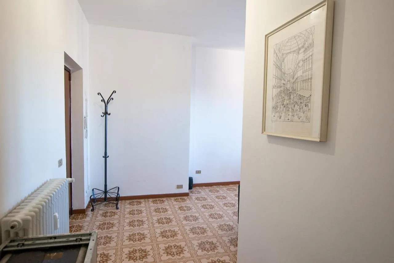 I Host Apartment - Sant'Agostino 7 Mediolan 0*,  Włochy